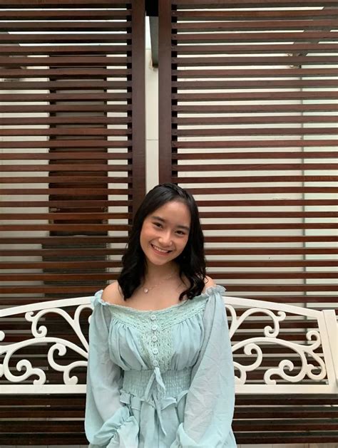 potret outfit kasual freya jkt simpel  cute