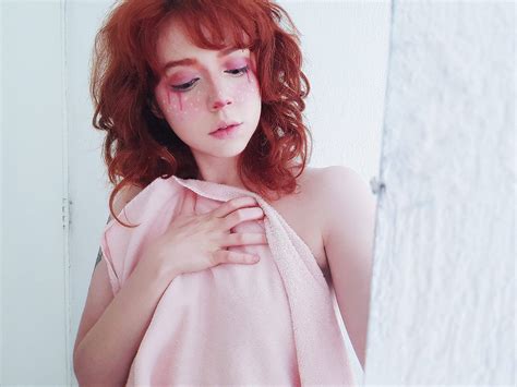 women, redhead, Brigitte Grey, towel | 2048x1536 Wallpaper - wallhaven.cc