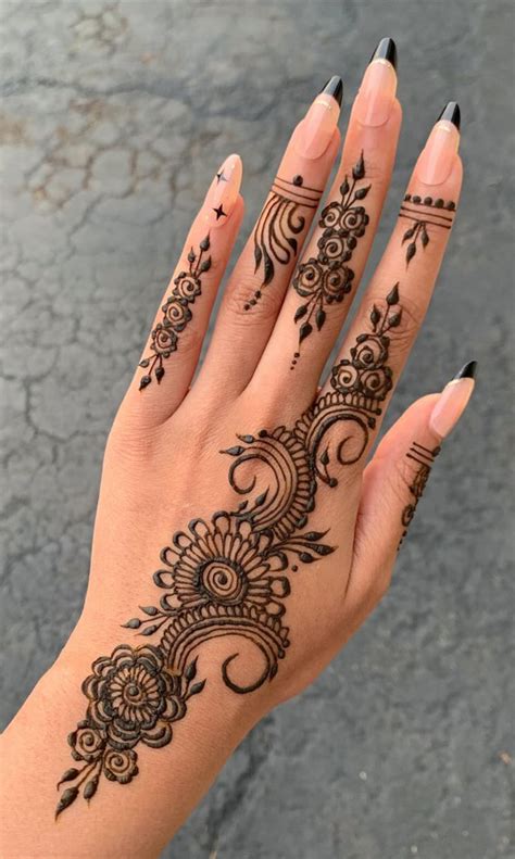 33 Trendy Henna Designs To Inspire : Gold and Silver Henna I Take You ...