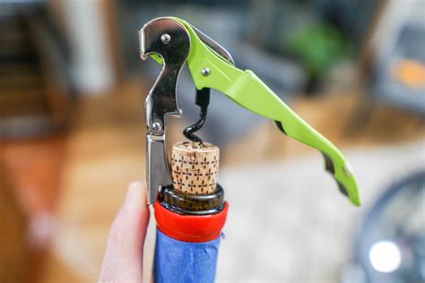 how to open wine with corkscrew