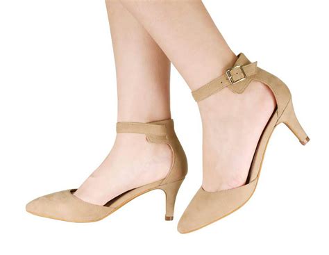 15 Stylish Nude Pumps Comfortable Enough To Actually Wear All Day