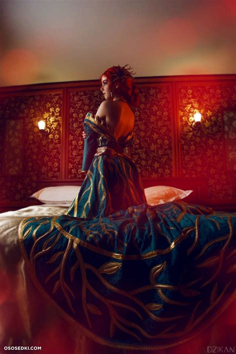 Model Helly von Valentine (@disharmonica) in cosplay Triss Merigold