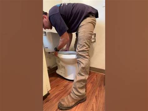 Installing new toilet #plumbing #shorts #toilet - YouTube