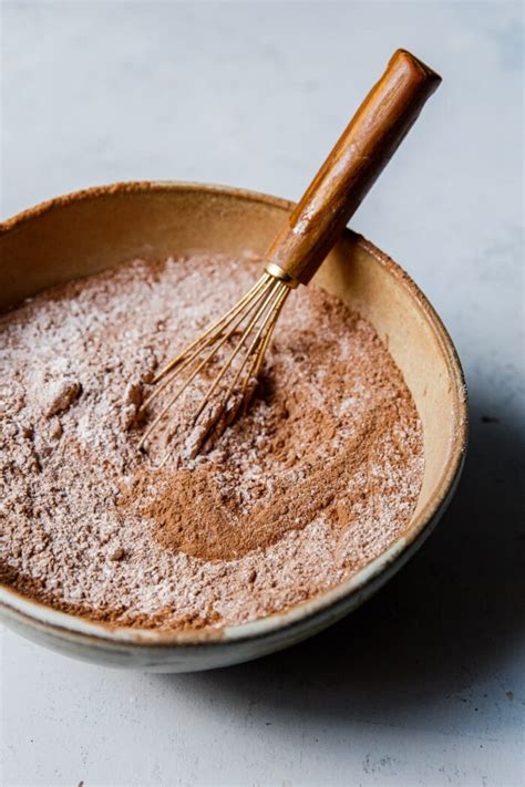 Cake Flour Vs All Purpose Flour [Baking Guide] - A Beautiful Plate