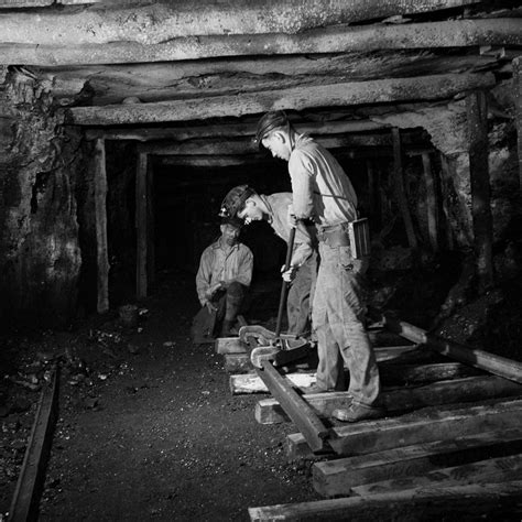 Labor experts explain why the salary coal miner is increasing now 23