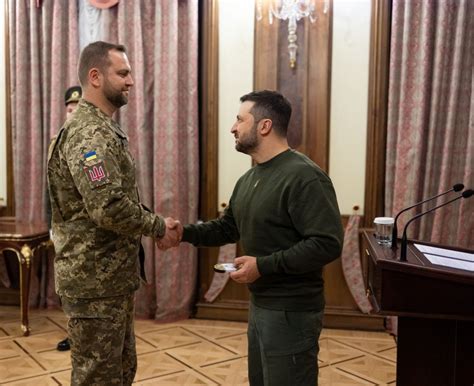 Президент України відзначив державними нагородами офіцерів-розвідників ...