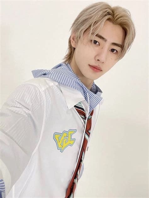 Pin by s o o b u n g on ꫀꪀꫝꪗρꫀꪀ | Manifesto, Perfect pass, Sung hoon