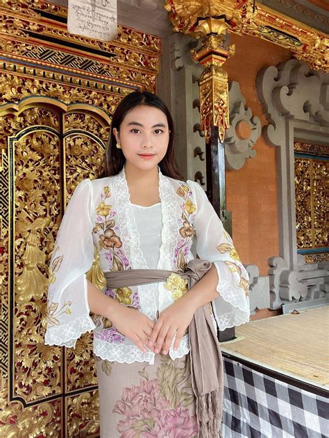 Traditional Indonesian Clothing