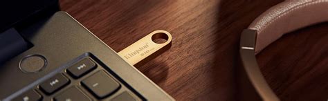 Kingston DataTraveler SE9 Gen 3 - 128GB - 220MB/s read - Metal - USB 3. ...