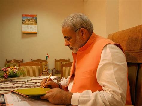 Narendra Modi Office Hd Wallpaper - Narendra Modi Signing - 1024x768 ...