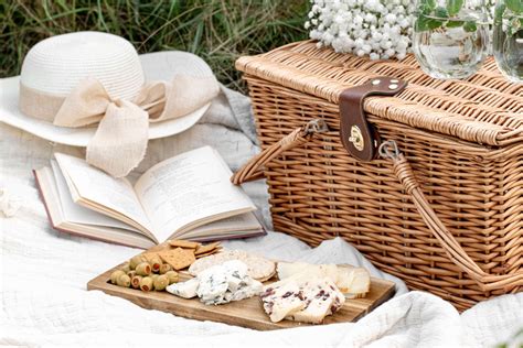 Top Luxury Picnic Baskets For Summer | Luxsphere Magazine