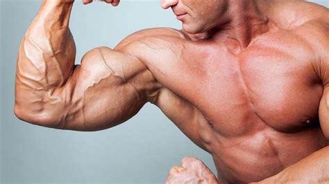 How to pump up huge arms from the comfort of your own home (English ...