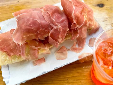 Prosciutto Crudo vs Cotto - What’s The Difference? (+ How To Eat Them