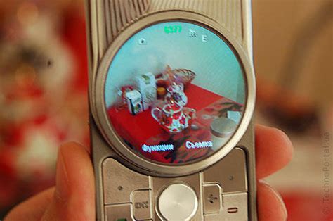 Motorola Aura — эксклюзивный имиджевый телефон с круглым экраном ...