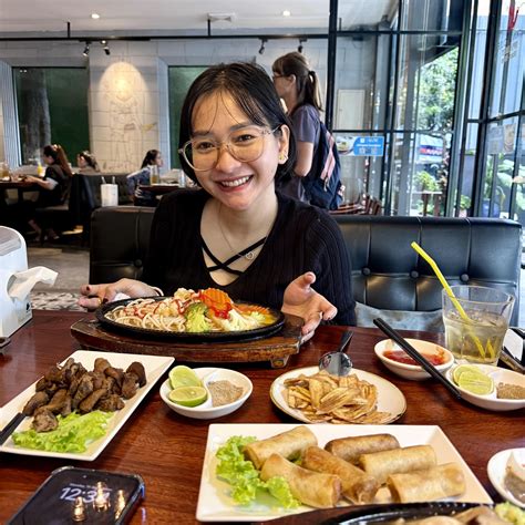 Vansreypeou Tia Bella Oum