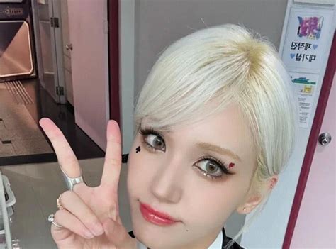 230827 - SOMI Twitter Update | kpopping