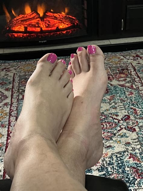 Finally a good pic of my pretty toes! : r/malepolish