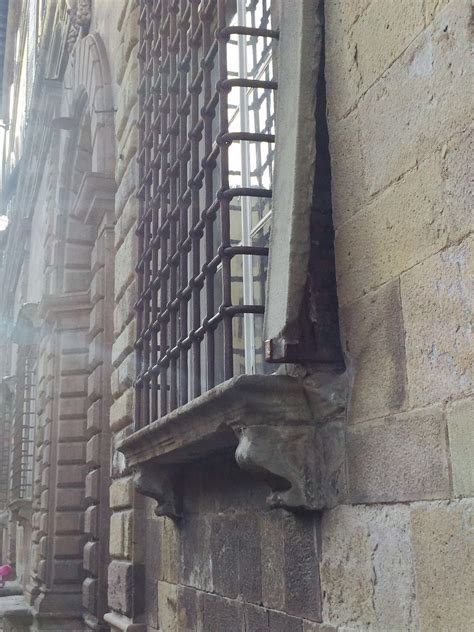 Palazzo Bernardini e la pietra del diavolo | Lucca da scoprire
