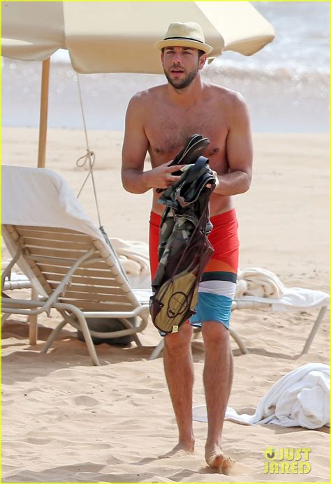 Zachary Levi Goes Shirtless for Hawaii Beach Vacation!: Photo 3134942 ...
