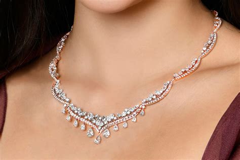 Necklace Types: 10 Different Choices to Wear Round Your Neck