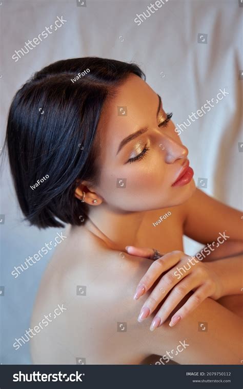 Portrait Nude Beauty Woman Short Hair Stock Photo 2079750112 | Shutterstock