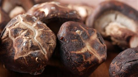 raw champignon mushroom   chopping board  table  stock