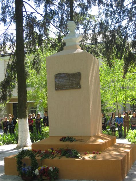 Пам'ятники Лесі Українці — Вікіпедія