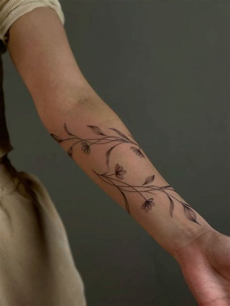 Тату ветки | Hand tattoos, Cuff tattoo, Hand tattoos for women
