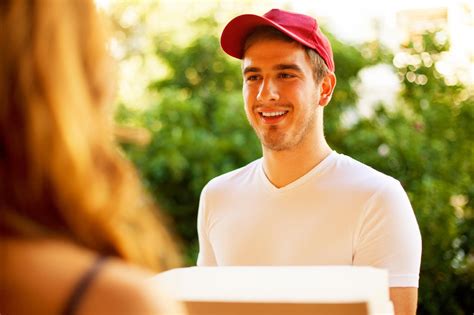 Things Your Pizza Guy Won’t Tell You | Reader's Digest