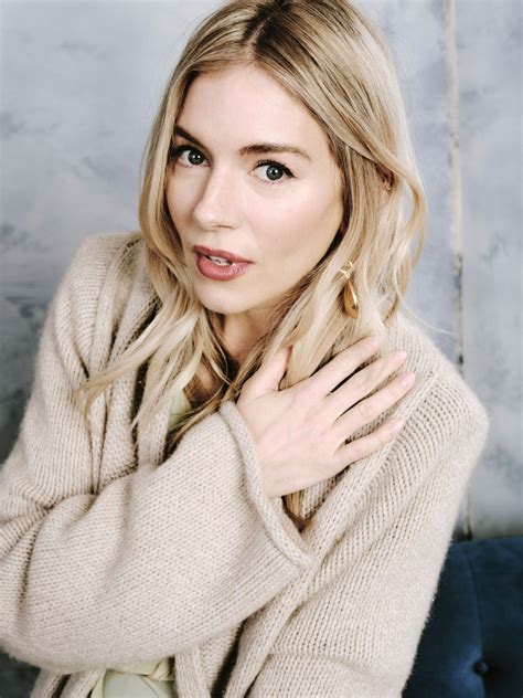 Sienna Miller nue, 117 Photos, biographie, news de stars | LES STARS NUES