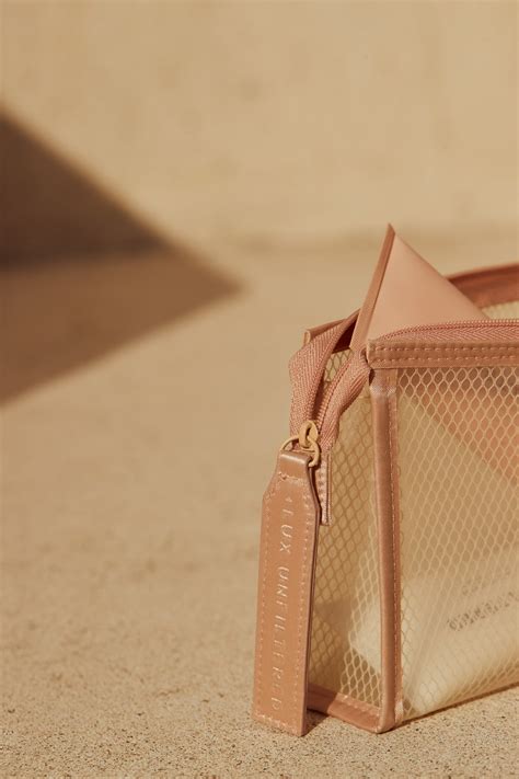 First Class Glow – + LUX UNFILTERED