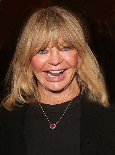 «Duck face and strange mimics!» Goldie Hawn appears unrecognizable