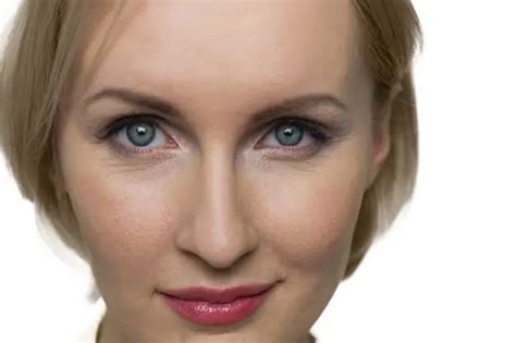 Are blue grey eyes attractive?