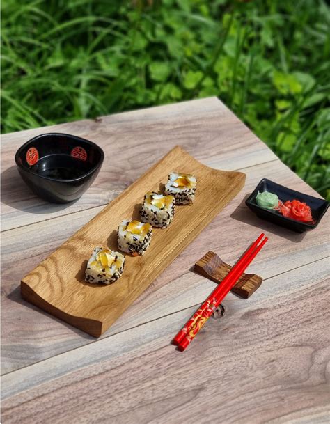 Вогнутая доска для подачи роллов и суши "Кур"