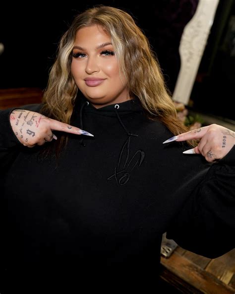 Bunnie Xo. | I meannn, I think everyone needs an Xo sweatsuit 🥳 Check