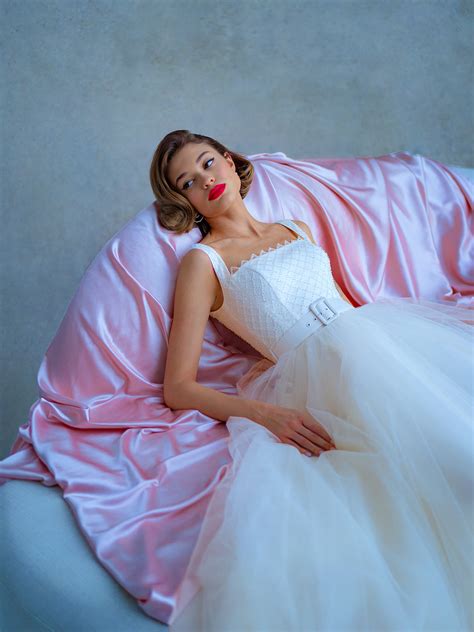 Ball gown with square neckline – elegant bridal dress