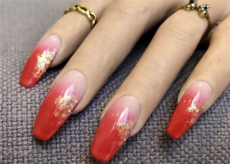 nail art red and golden 8