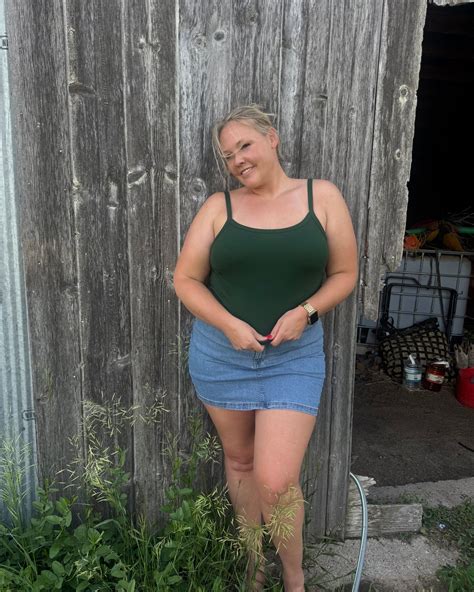 1 or 2? Which one do you love more? Comment below💋 #femalefarmerrancher