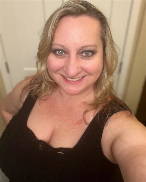 Curvy Krista (@curvykrista) • Instagram photos and videos