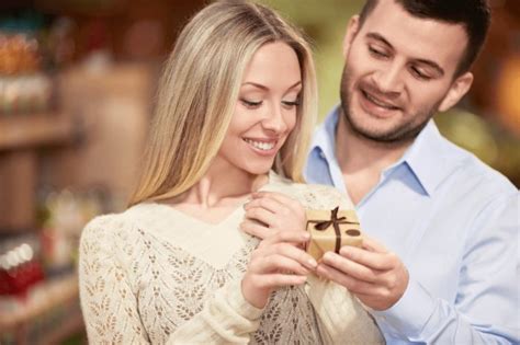Что подарить жене на годовщину свадьбы? - Бізнес новини Одеси