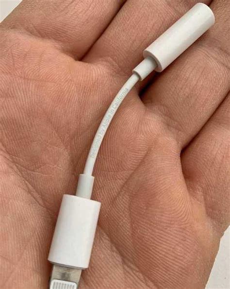 Оригинальный переходник Apple Lightning-mini jack | Festima.Ru ...