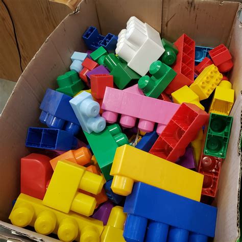 2 BOXES MEGA BLOKS - Big Valley Auction