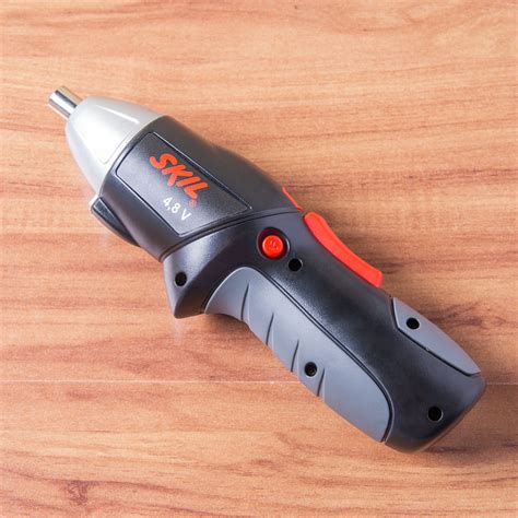 Parafusadeira Skil 2248 4,8V 127V com jogo de 51 acessórios Bosch