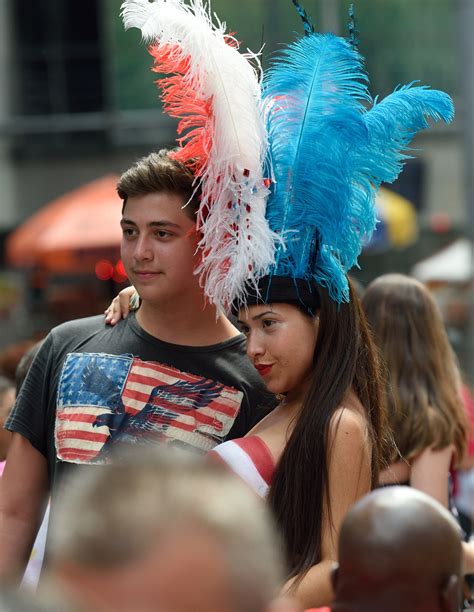 Women Go Topless For Tips In Times Square [PHOTOS]