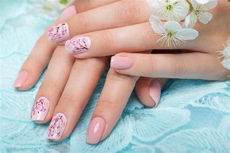Proste wzory na paznokcie, które odmienią Twój manicure! - Uroda