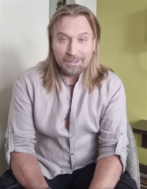 Олег Винник перестарався з фотошопом - як співак виглядає у реальному ...