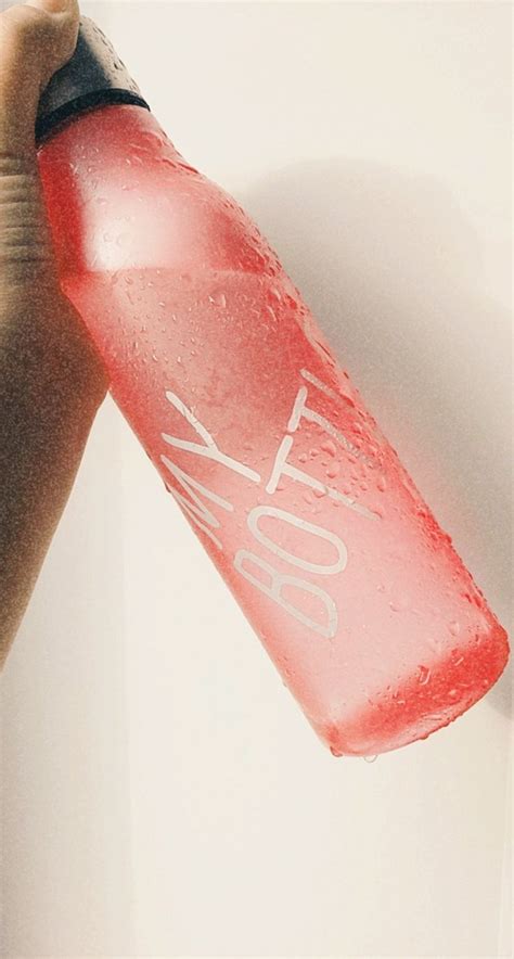 Эстетика бутылки воды | Voss bottle, Bottle, Water bottle
