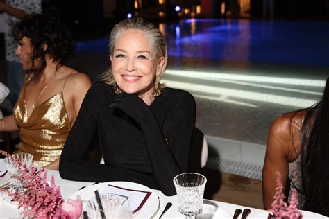 Sharon Stone zeigt sich mit 66 oben ohne – und wird dafür gefeiert