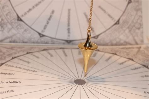 Pendulum Readings: How to Use a Pendulum | The Psychic Power Network®
