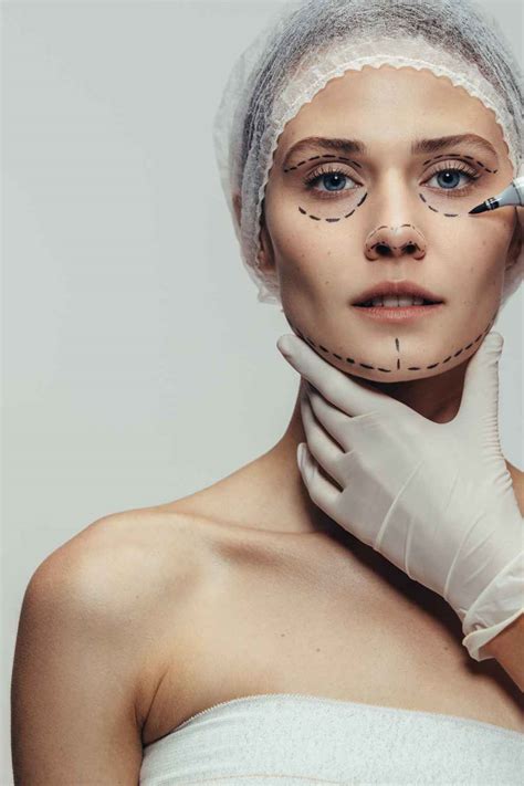 choose   plastic surgeon key factors